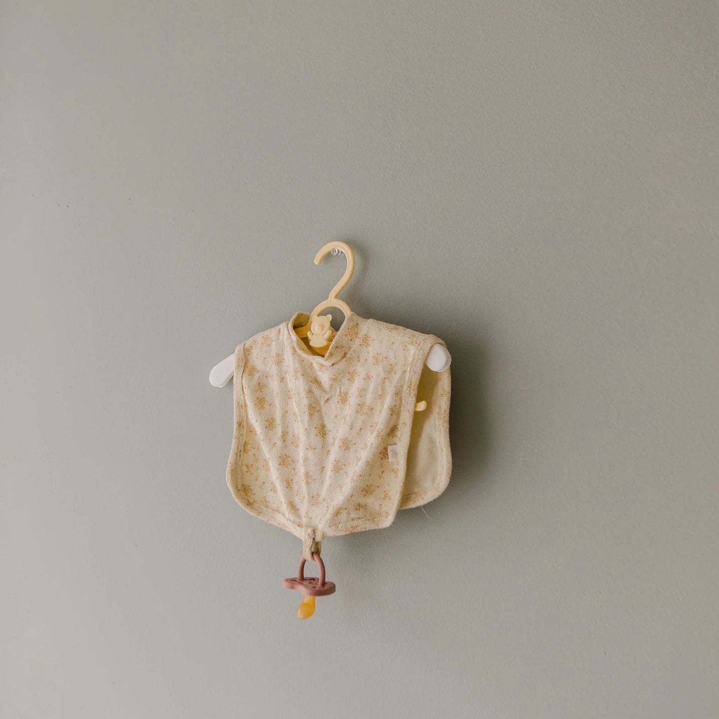 floral bib